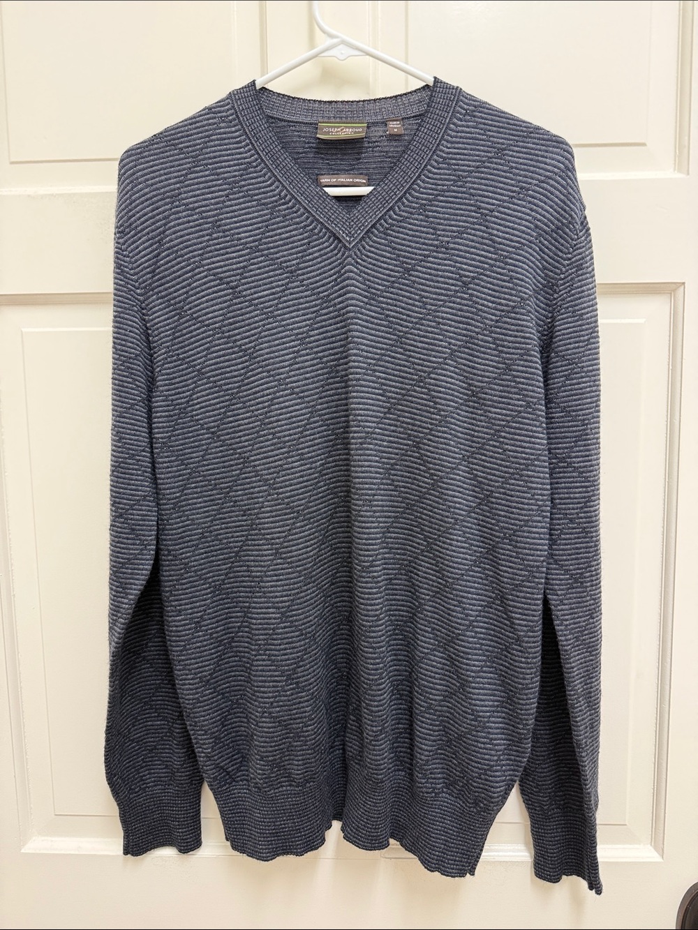 Joseph Abboud Men's 100% Extra Fine Merino Wool  Navy Textured V-Neck Sweater